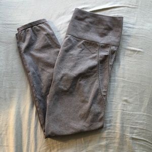 Fabletics 7/8th grey seamless leggings